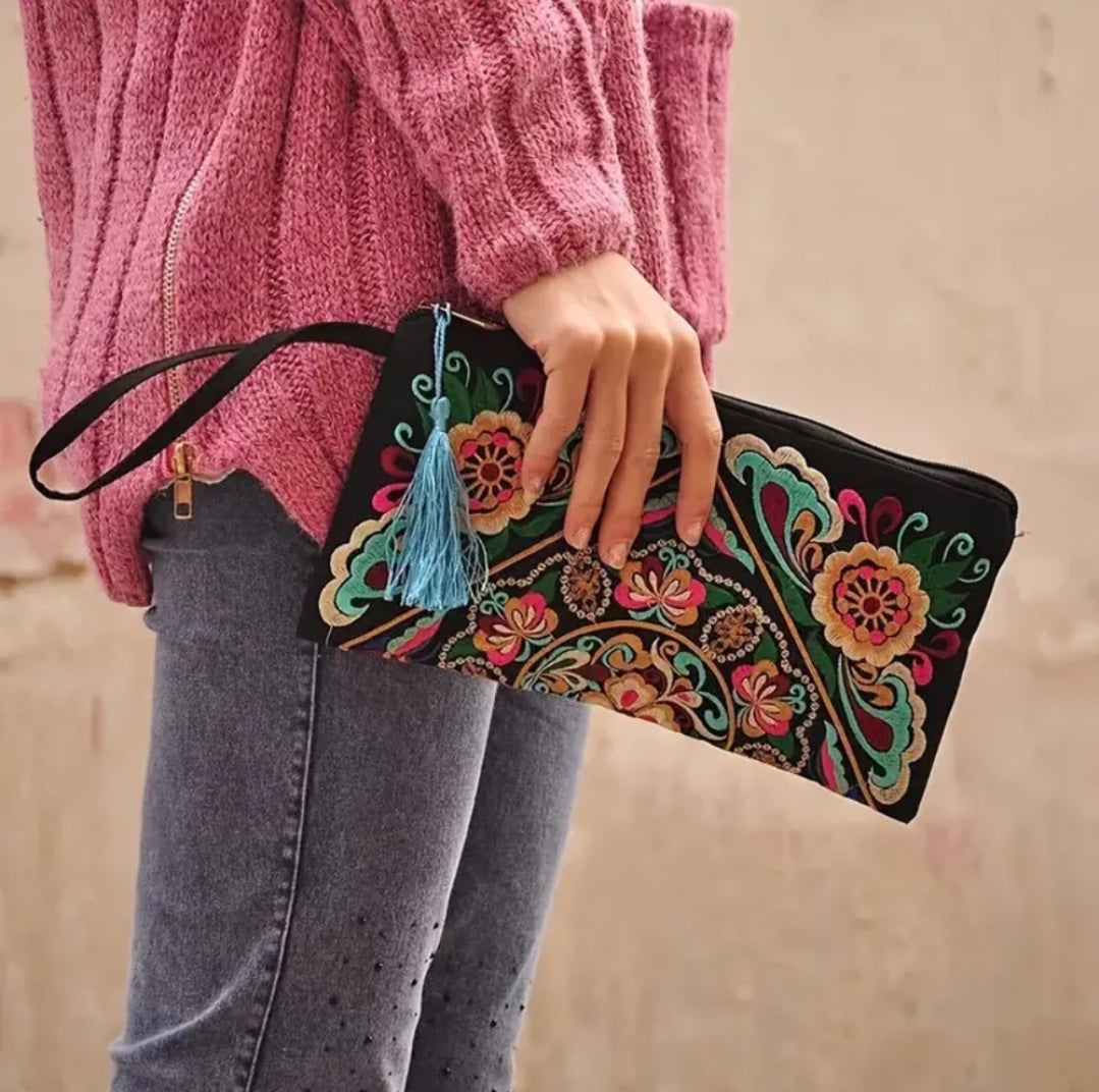 Vintage Floral Embroidery Clutch